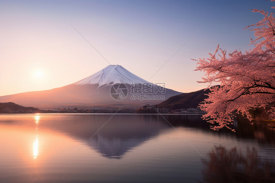 夕阳下的富士山图片