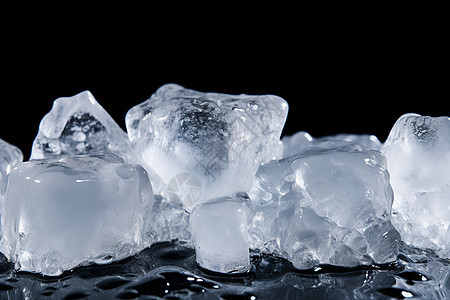 半透明的冷冻冰块背景图片