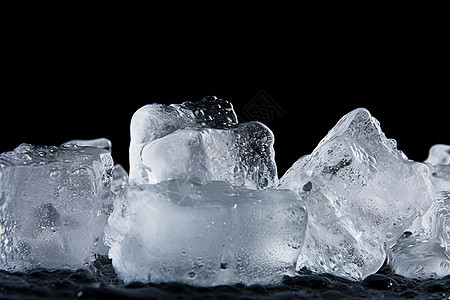 融化的冷冻冰块图片