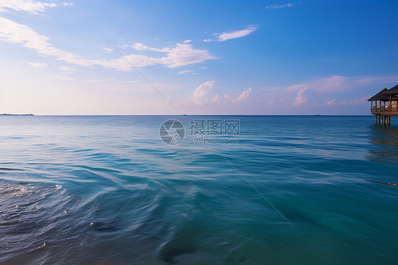 平静的大海景观图片