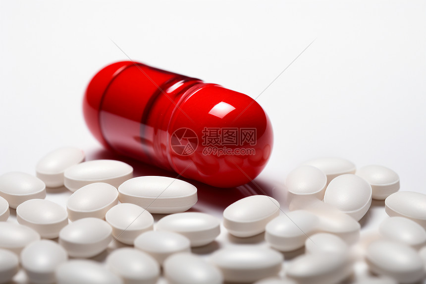 药物堆放中的红色药丸高清图片下载-正版图片600470554-摄图网