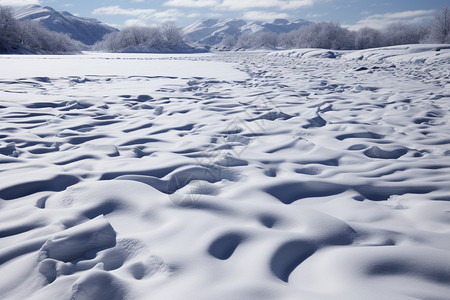 冬季雪山的自然景观图片