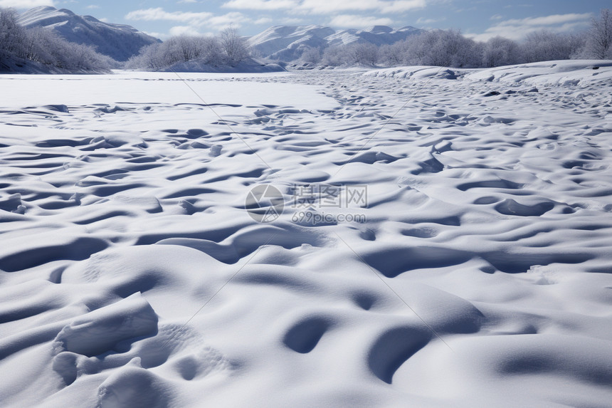 冬季雪山的自然景观图片