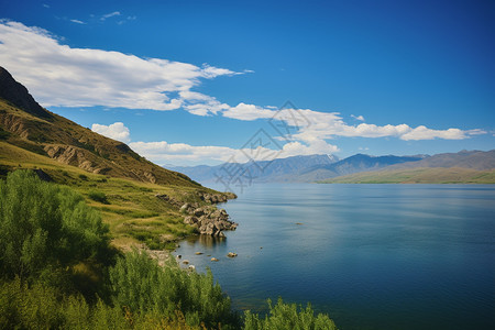美丽的山脉湖泊景观图片