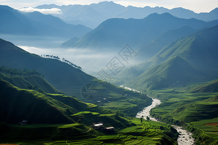 乡村蜿蜒的山路图片