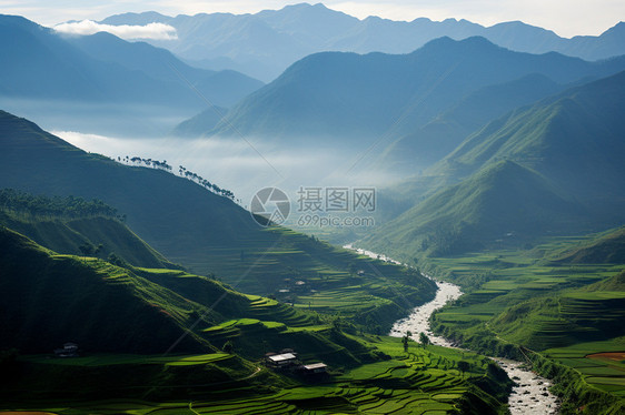 乡村蜿蜒的山路图片