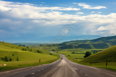 山峰里的自然公路图片