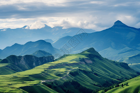 夏季美丽的高山景观图片