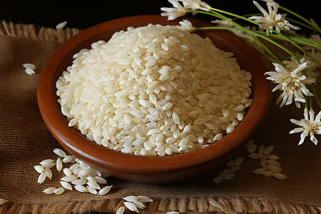木碗中天然的大米背景图片