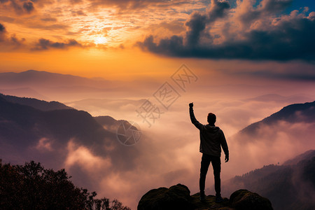 征服山峰的登山爱好者图片