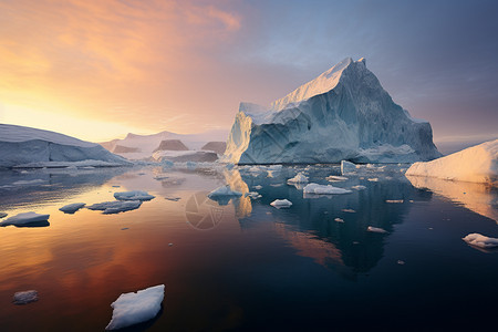 宁静海面上的冰山图片