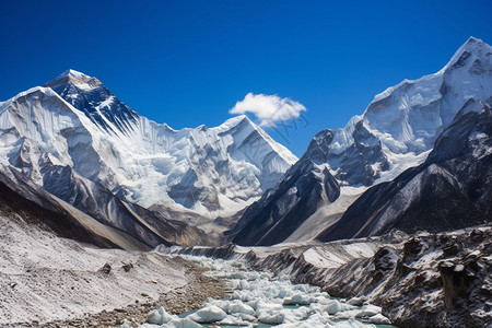 远处的雪山图片