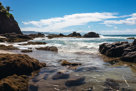 夏季碧蓝海岸的美丽景观图片