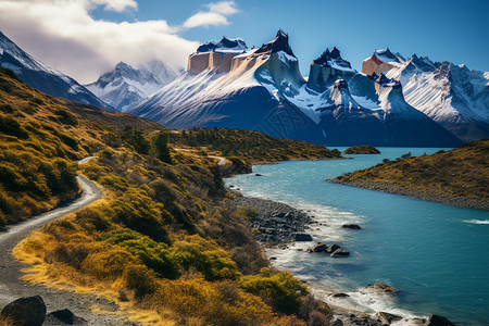 远山映云湖光傍岩的美丽景观图片