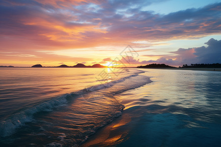 夕阳下的海滩图片