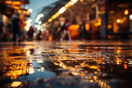 雨水冲刷的篮球场图片