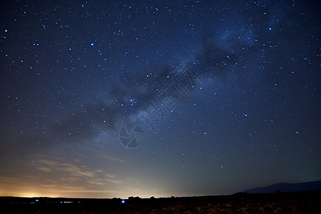 野外绚丽的星空背景图片