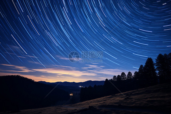 夜空中星球运行的轨迹图片