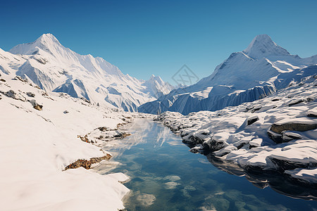 冬季雪山中的湖泊景观图片