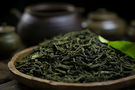 茶香四溢茶海报餐桌上的新鲜绿茶背景