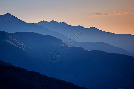 山巅美景图片