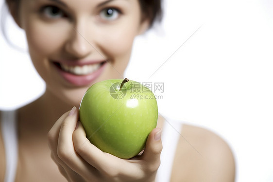 女人拿着青苹果图片