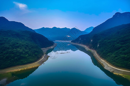 夏季山间的河流景观图片