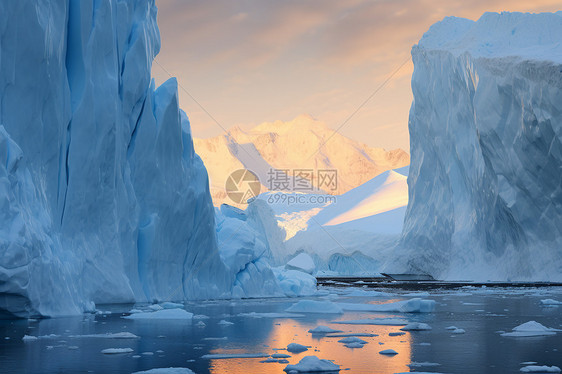 北极冰川中的自然美景图片