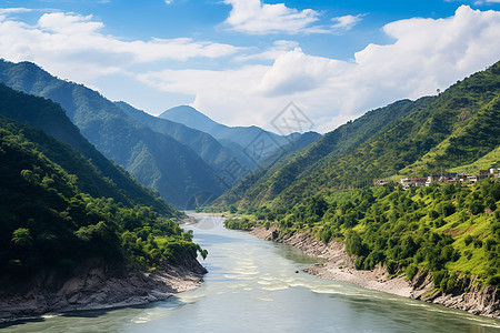 山脉环绕的河流图片