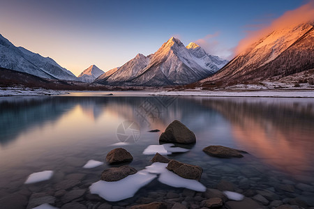 美丽的高原雪山湖泊景观图片