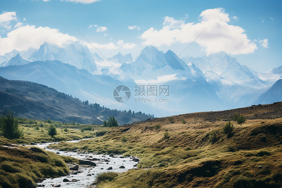 山谷中的溪流图片