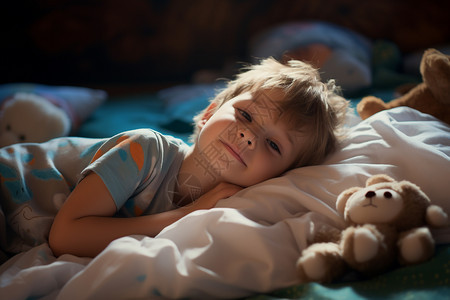 一个孩子在床上与躺着的泰迪熊相伴背景图片