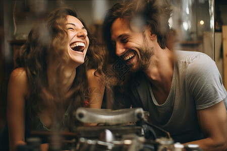 男人和女人的欢乐笑声图片
