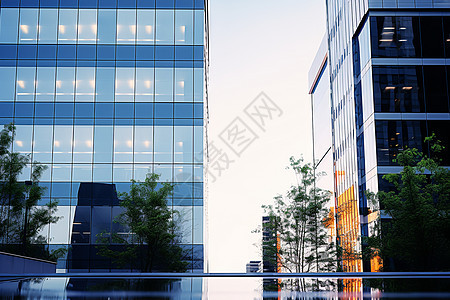 城市中的玻璃幕墙办公楼图片
