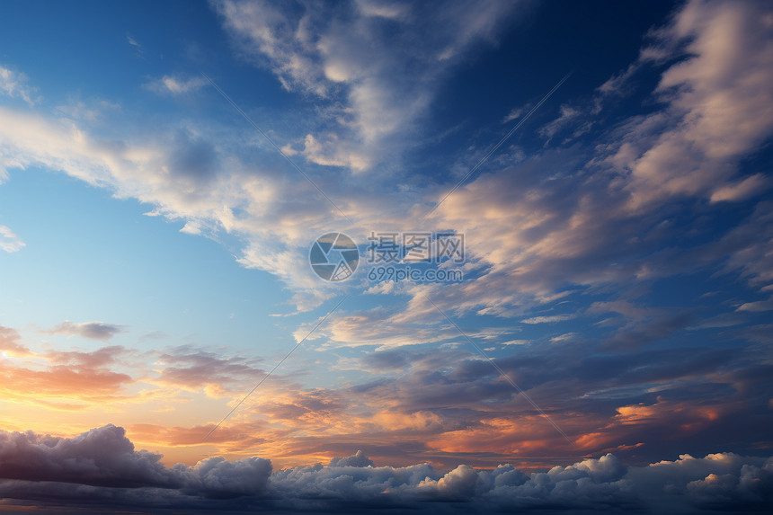 夕阳下的奇妙云朵图片