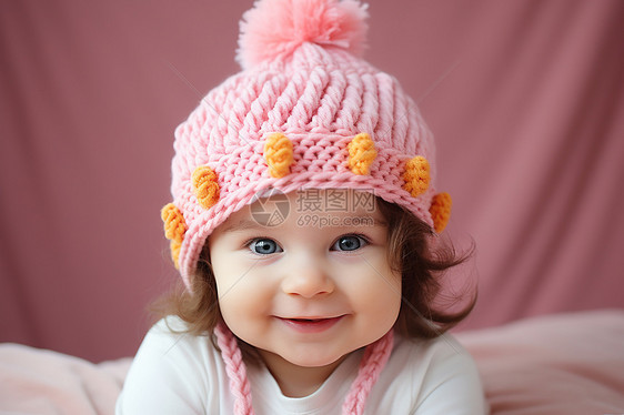 甜美笑容的女婴图片