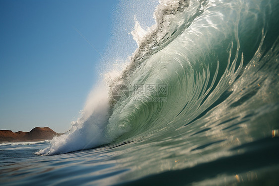 海浪冲击大海图片