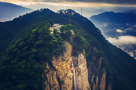 山顶的自然风景图片