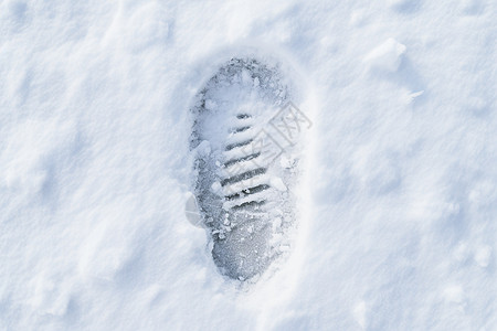 小雪冬日雪地上的脚印背景