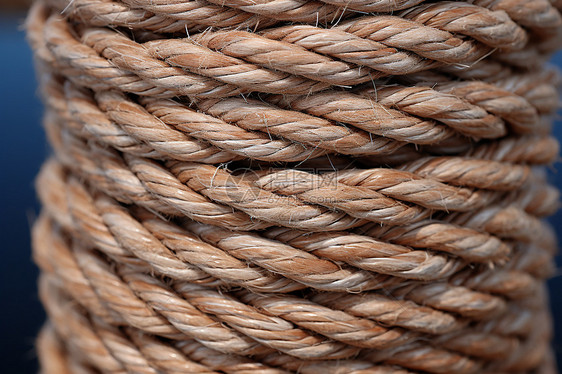缠绕的褐色麻绳图片
