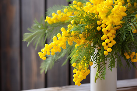 阳光下的鲜黄花束图片