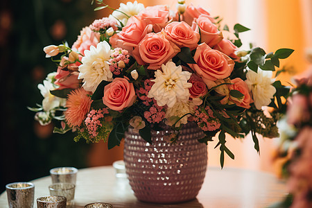 美丽的花瓶和鲜花图片