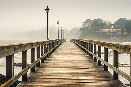 港湾迷雾中的码头图片