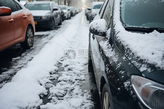 冬季雪后道路上的积雪图片