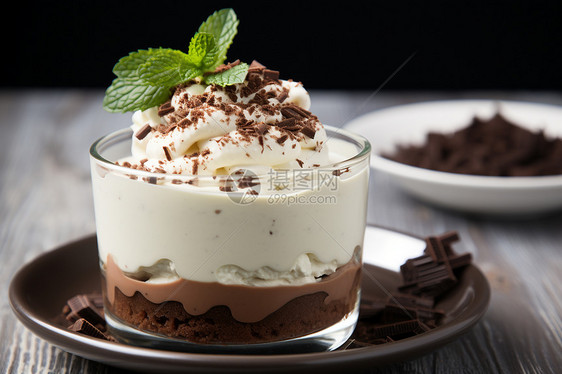 丝滑的奶油巧克力杯图片