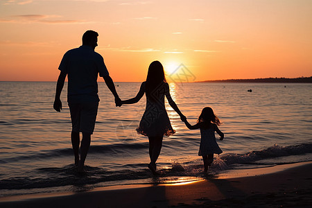 夕阳海边的一家人图片