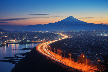 夏季城市中的富士山景观图片