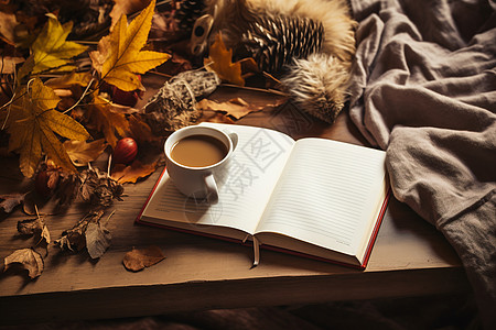 木桌上的咖啡和书本图片