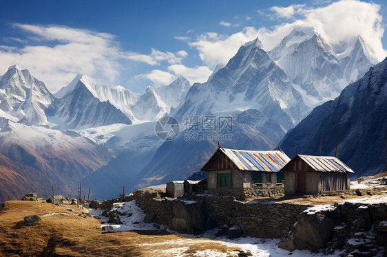 山丘上的住宅建筑图片