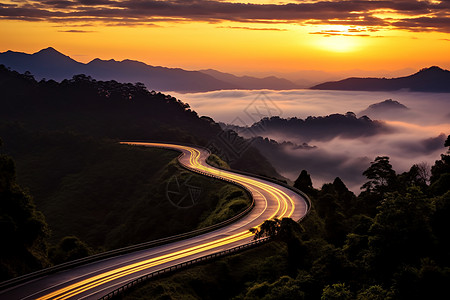 山脉中的道路高清图片